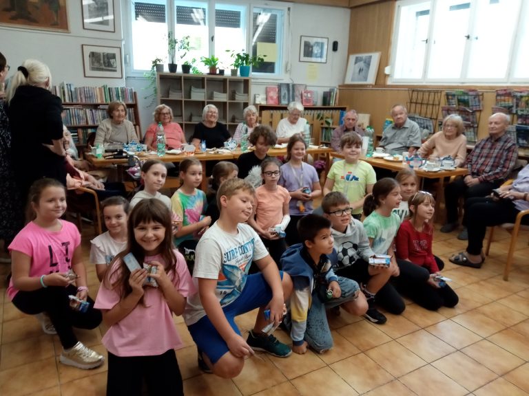 Október, mesiac úcty k starším