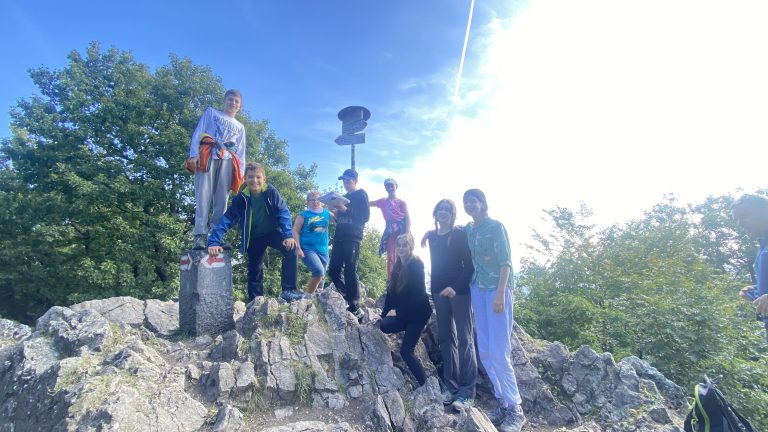 S turistickým krúžkom na najvyšší vrchol Malých Karpát ZÁRUBY