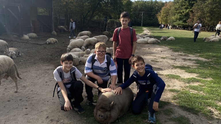 S turistickým krúžkom z Lozorna do Stupavy, Biofarma Príroda