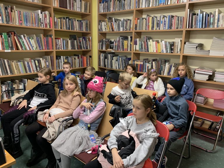 Mimi a Líza v záhrade