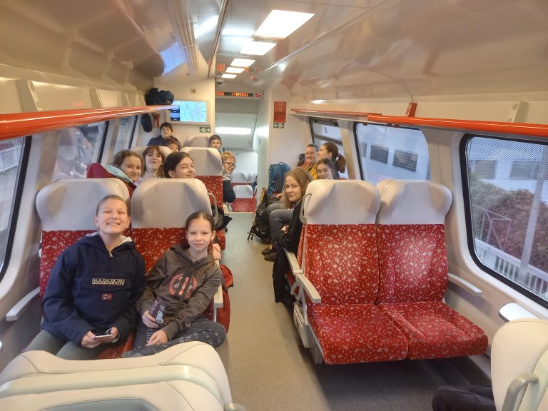 S turistickým krúžkom z Budmeríc do Dubovej, kaštieľ Budmerice