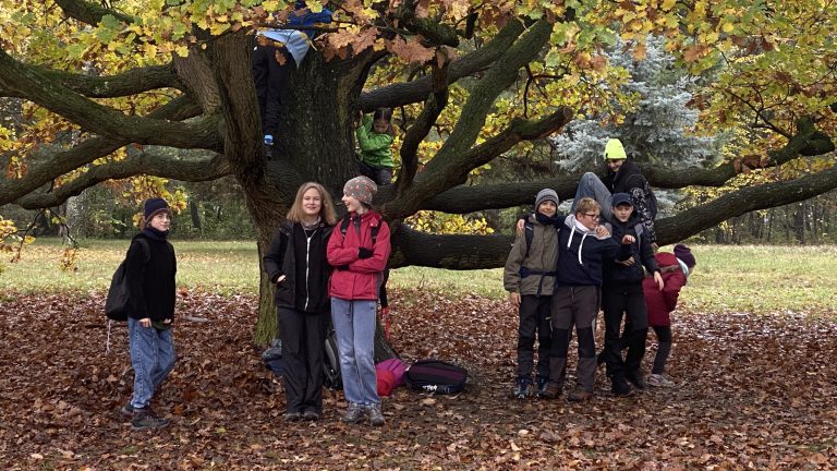 S turistickým krúžkom z Budmeríc do Dubovej, kaštieľ Budmerice