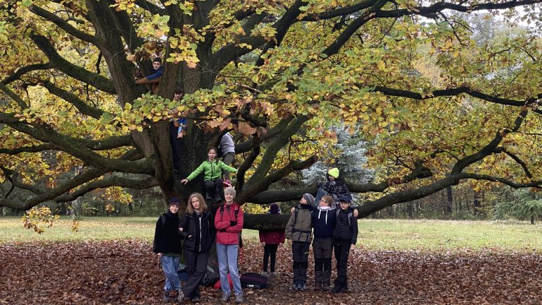 S turistickým krúžkom z Budmeríc do Dubovej, kaštieľ Budmerice