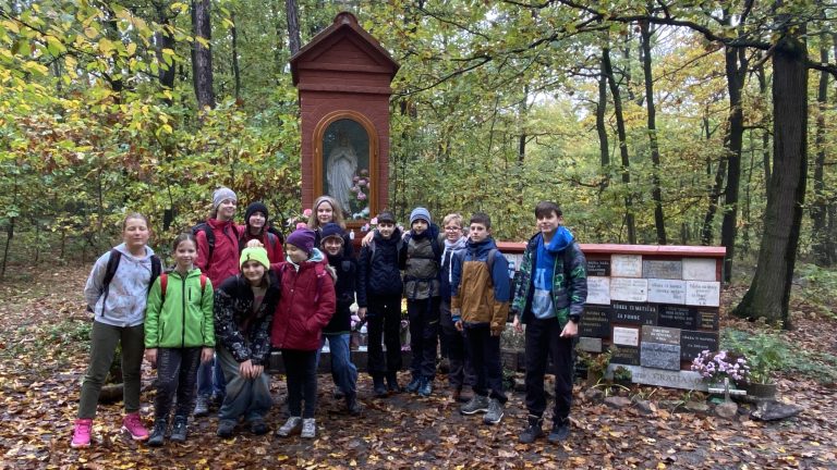 S turistickým krúžkom z Budmeríc do Dubovej, kaštieľ Budmerice