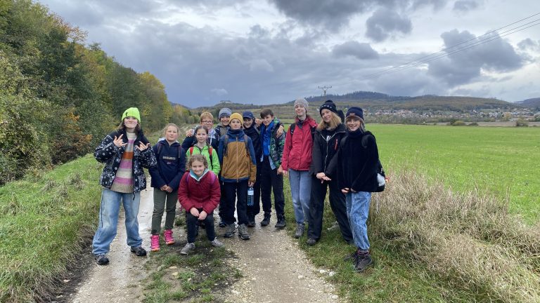 S turistickým krúžkom z Budmeríc do Dubovej, kaštieľ Budmerice