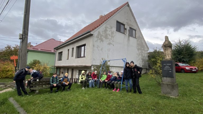 S turistickým krúžkom z Budmeríc do Dubovej, kaštieľ Budmerice