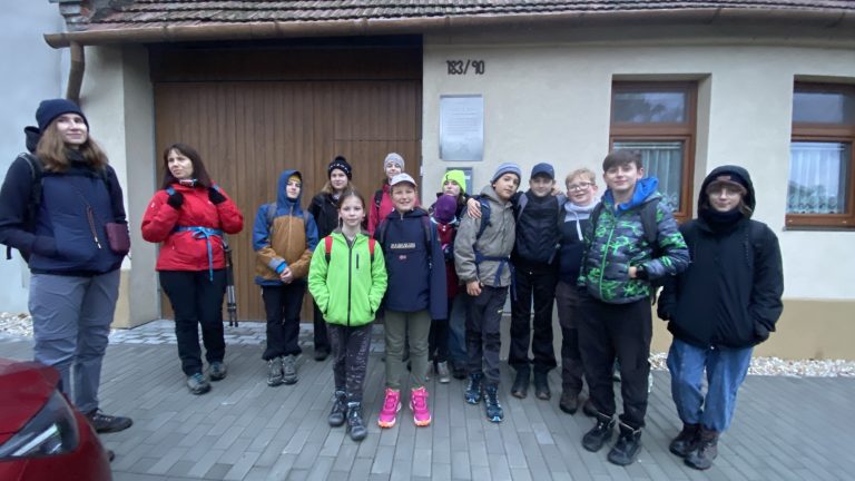 S turistickým krúžkom z Budmeríc do Dubovej, kaštieľ Budmerice