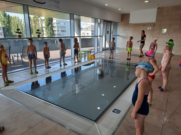 Bezplatný kurz plávania pre deti zo staromestských škôl