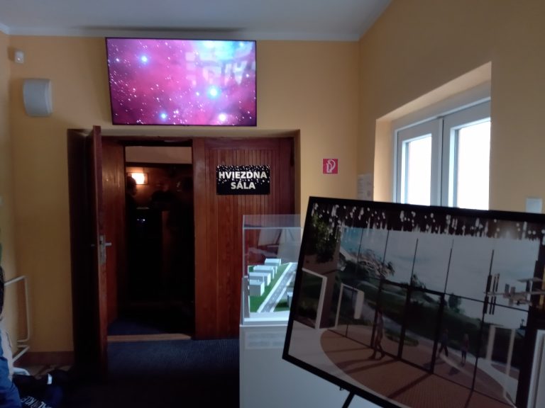 Hvezdáreň a planetárium v Hlohovci