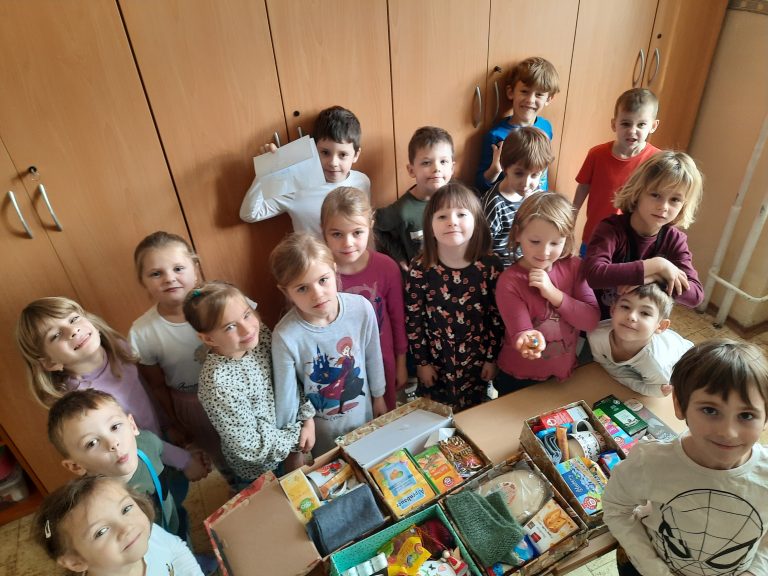 Koľko lásky za zmestí do krabice od topánok?