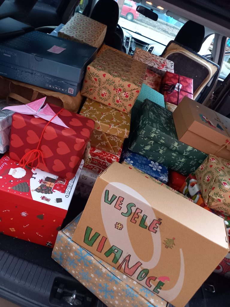 Koľko lásky za zmestí do krabice od topánok?