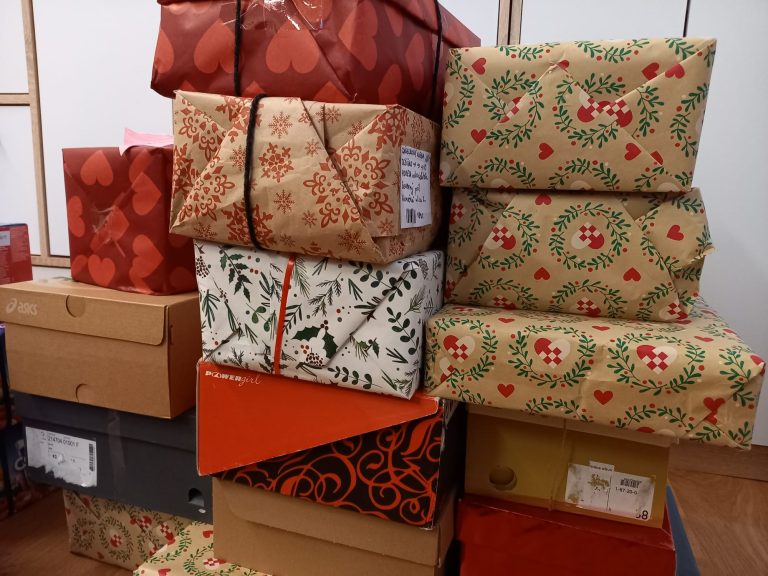 Koľko lásky za zmestí do krabice od topánok?