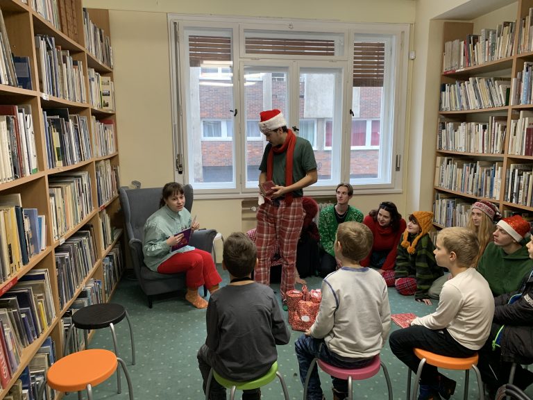 24 adventných príbehov