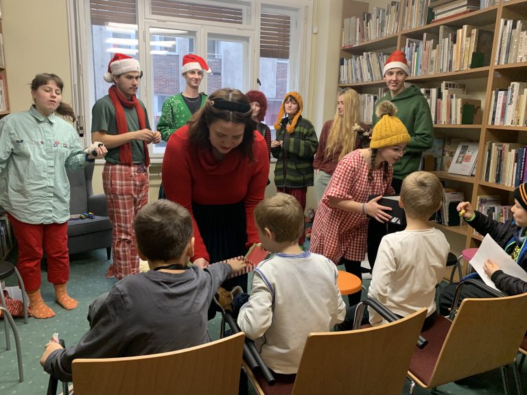 24 adventných príbehov