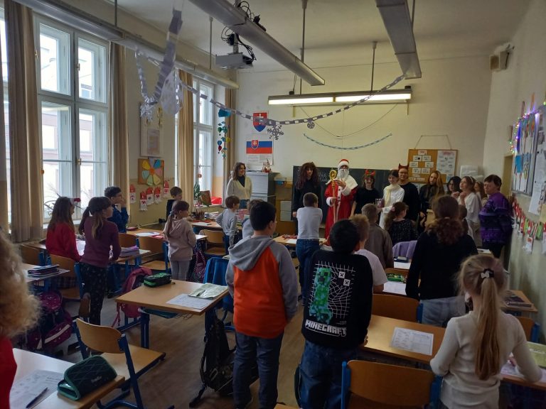 Mikuláš, Mikuláš, čo nám dáš?