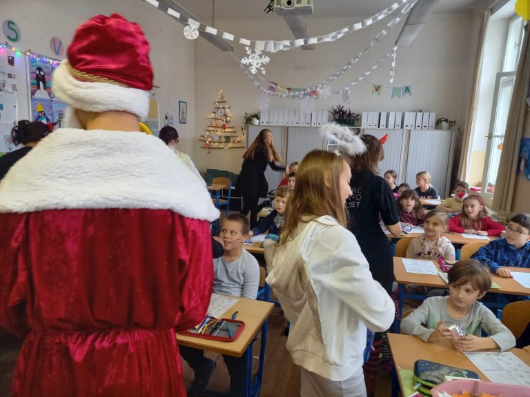 Mikuláš, Mikuláš, čo nám dáš?