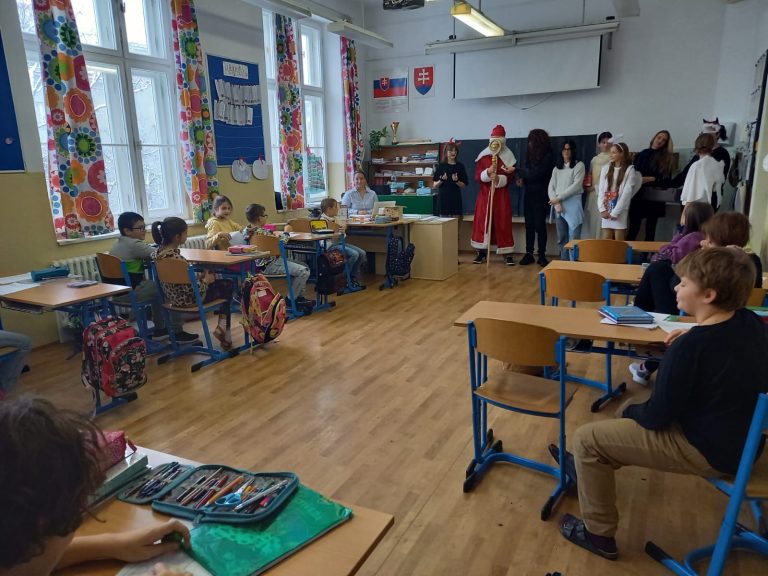 Mikuláš, Mikuláš, čo nám dáš?