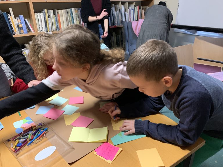 Musíš si priniesť klobúk