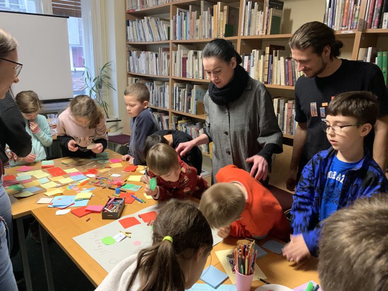 Musíš si priniesť klobúk