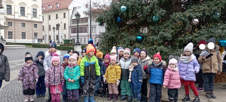 Škôlkari na vianočných trhoch