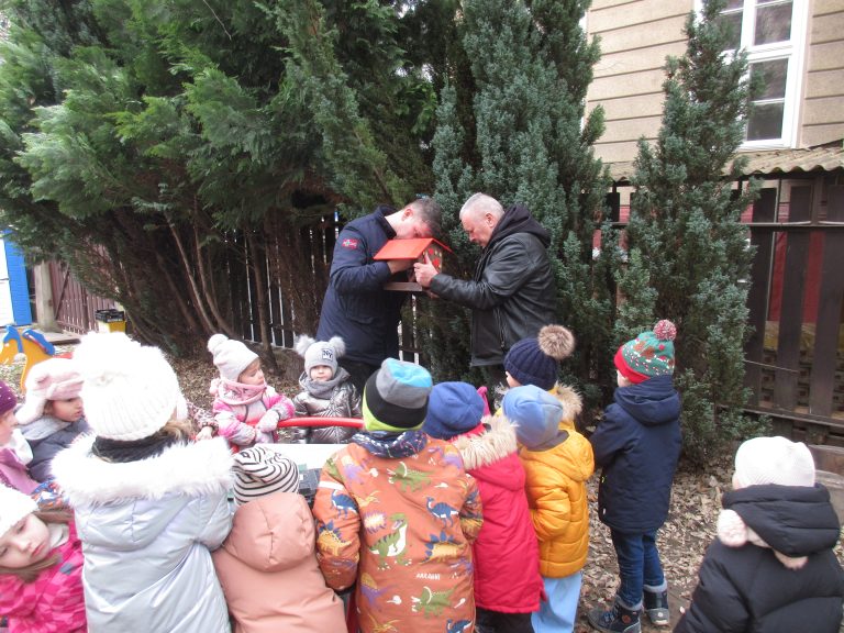 Výzdoba a osadenie vtáčej búdky s Občianskym združením NIE