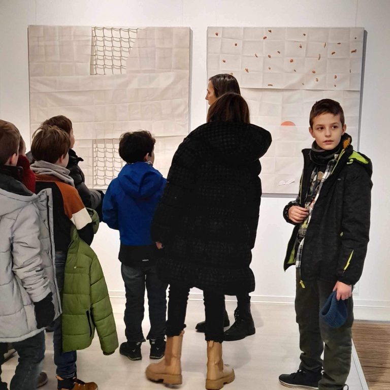 Medzi kameňom a sochou