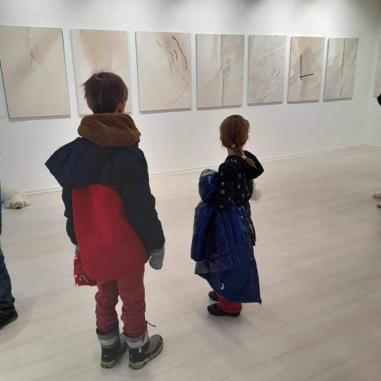 Medzi kameňom a sochou