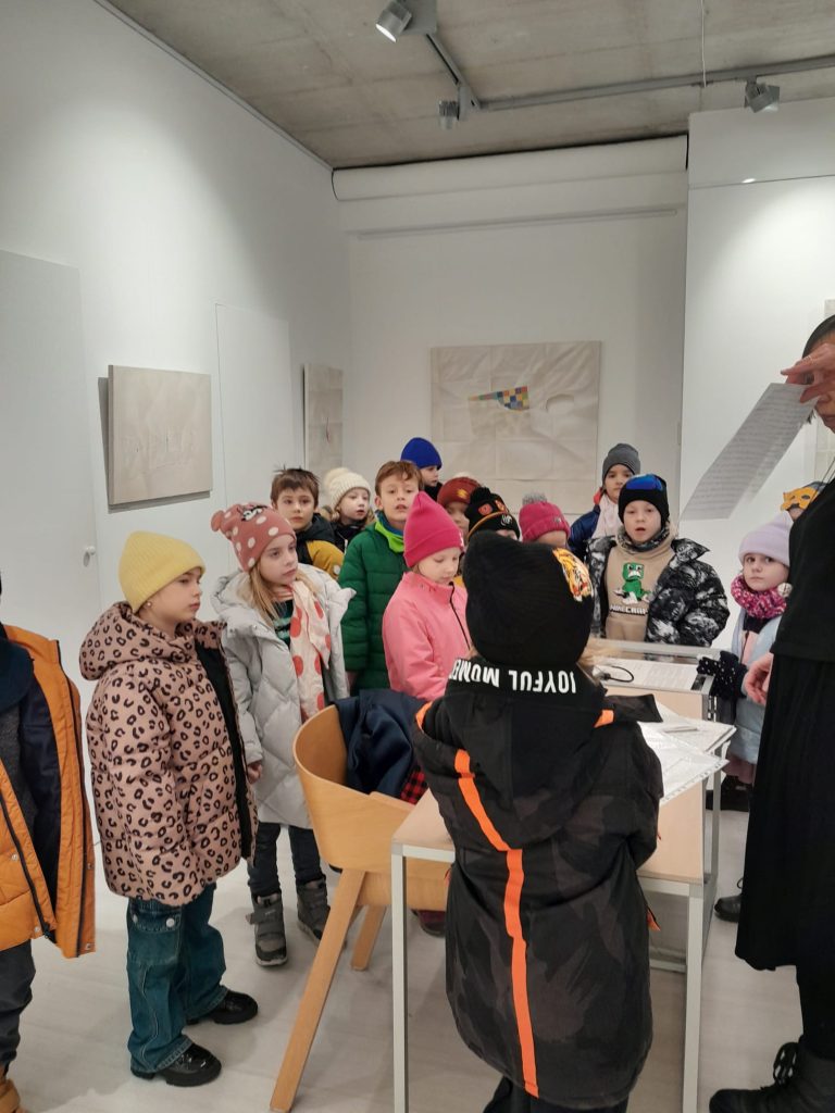 Medzi kameňom a sochou