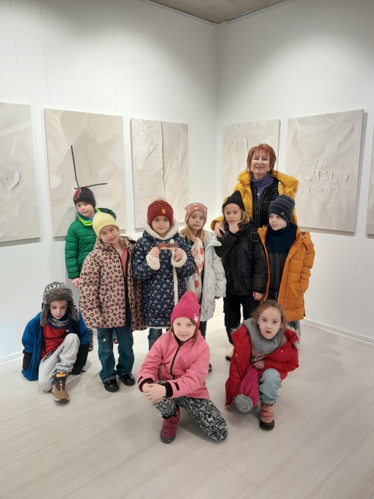 Medzi kameňom a sochou