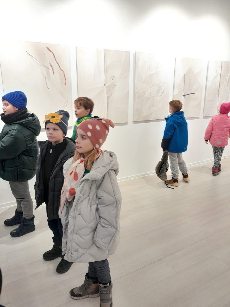 Medzi kameňom a sochou