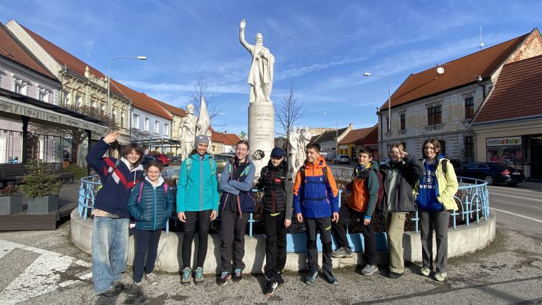 S turistickým krúžkom z Modry do Pezinka.  Po stopách Štúra modranským regiónom