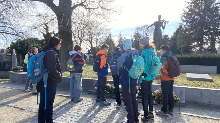 S turistickým krúžkom z Modry do Pezinka.  Po stopách Štúra modranským regiónom