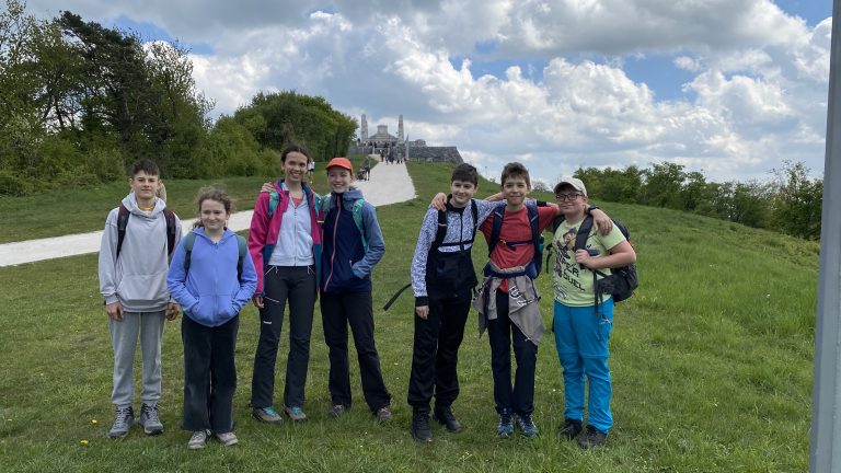 S turistickým krúžkom Myjavskými kopanicami – Mohyla M. R. Štefánika