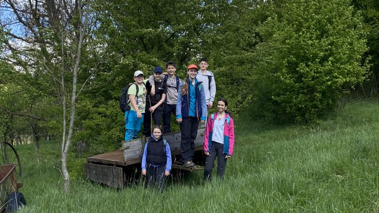 S turistickým krúžkom Myjavskými kopanicami – Mohyla M. R. Štefánika