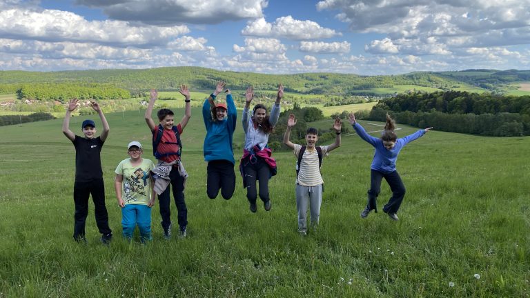 S turistickým krúžkom Myjavskými kopanicami – Mohyla M. R. Štefánika