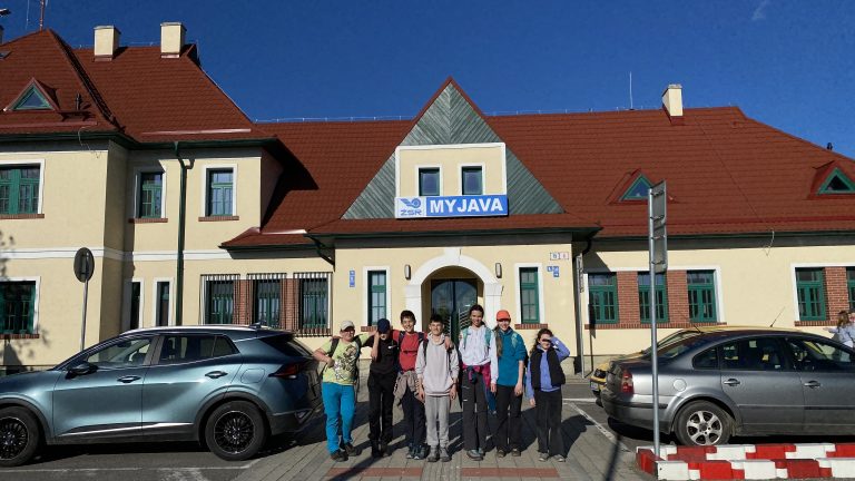 S turistickým krúžkom Myjavskými kopanicami – Mohyla M. R. Štefánika