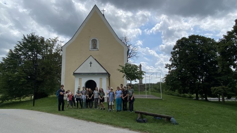 S turistickým krúžkom zo Svätého Jura do Rače. Za vinohradníckymi výhľadmi.