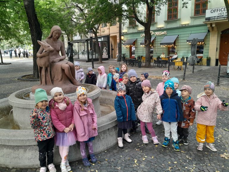 Škôlkari spoznávajú fontány Starého Mesta 1