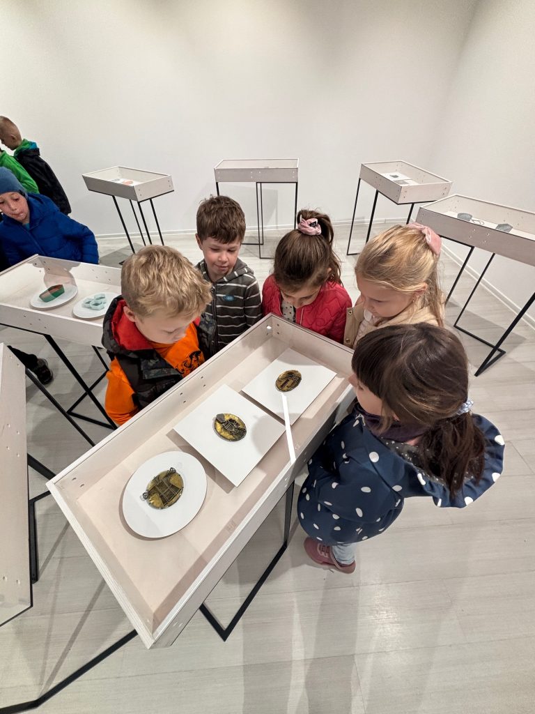 Autorské šperky v galérii Čin Čin