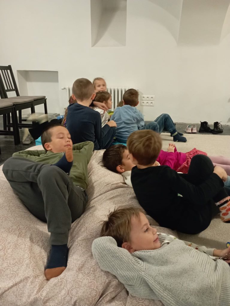 Divadelné predstavenie v mestskej knižnici