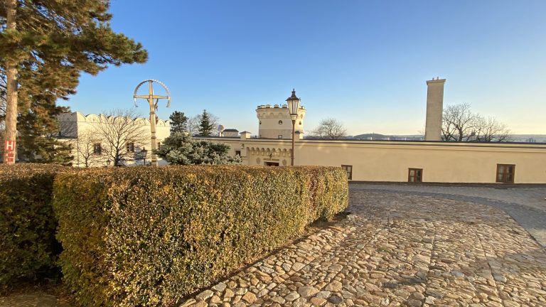 S turistickým krúžkom na Zobor a do Nitry. Vianočné mestečko