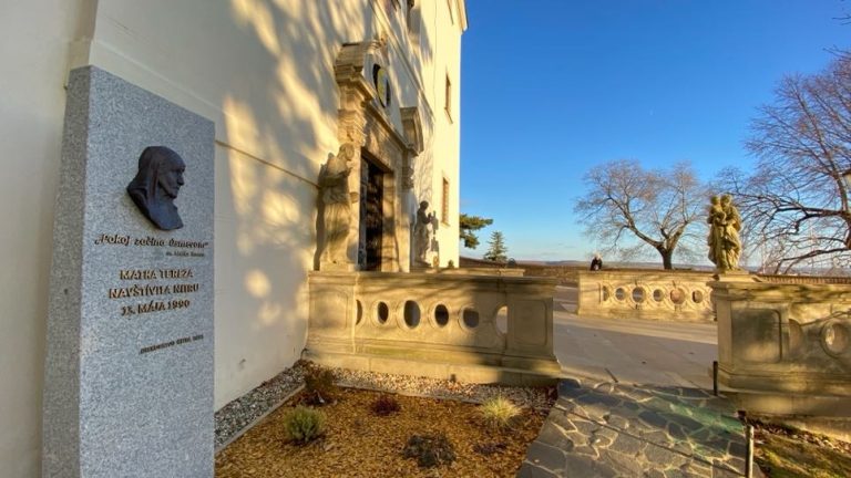 S turistickým krúžkom na Zobor a do Nitry. Vianočné mestečko