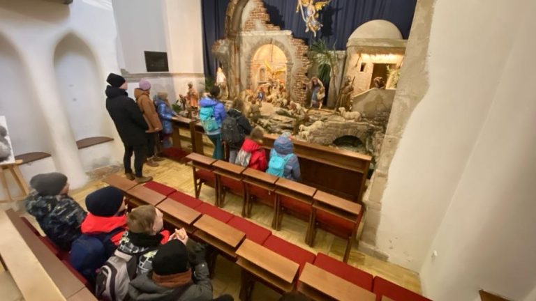 S turistickým krúžkom na Zobor a do Nitry. Vianočné mestečko