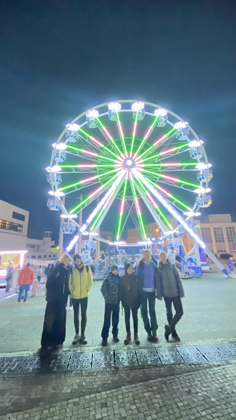 S turistickým krúžkom na Zobor a do Nitry. Vianočné mestečko