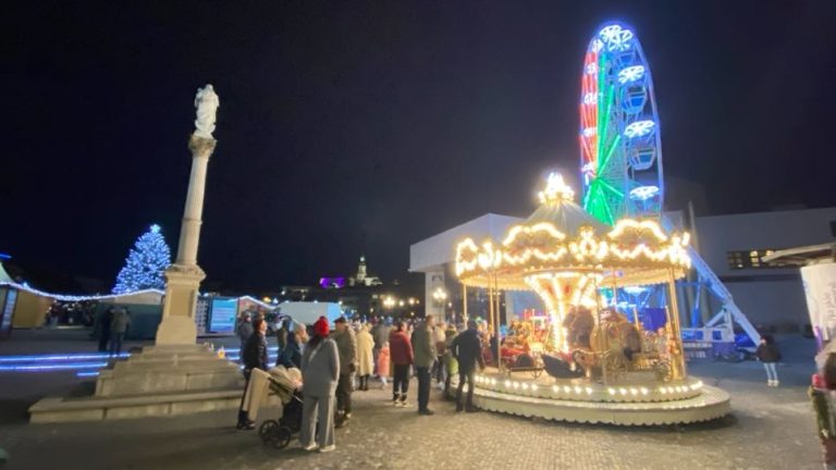 S turistickým krúžkom na Zobor a do Nitry. Vianočné mestečko