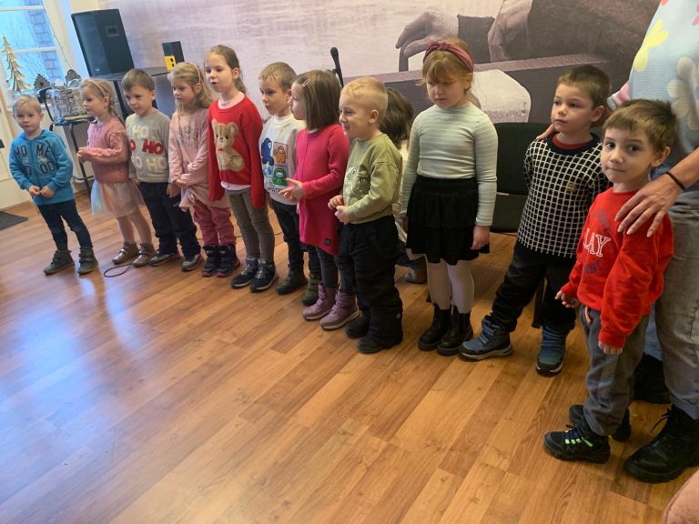 Sovičky vinšujú starkým v Domove seniorov