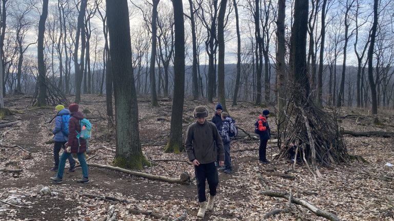 S turistickým krúžkom z Horných do Dolných Orešian. Po stopách najstaršieho keltského hradiska na Slovensku