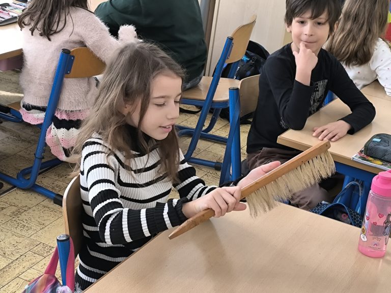 Beseda so včelárom v 2.A