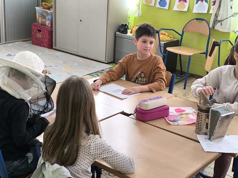 Beseda so včelárom v 2.A