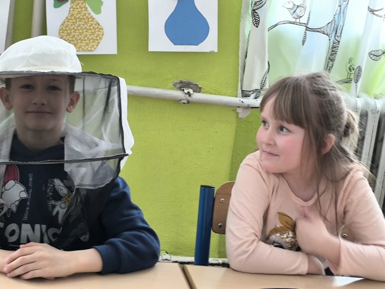 Beseda so včelárom v 2.A